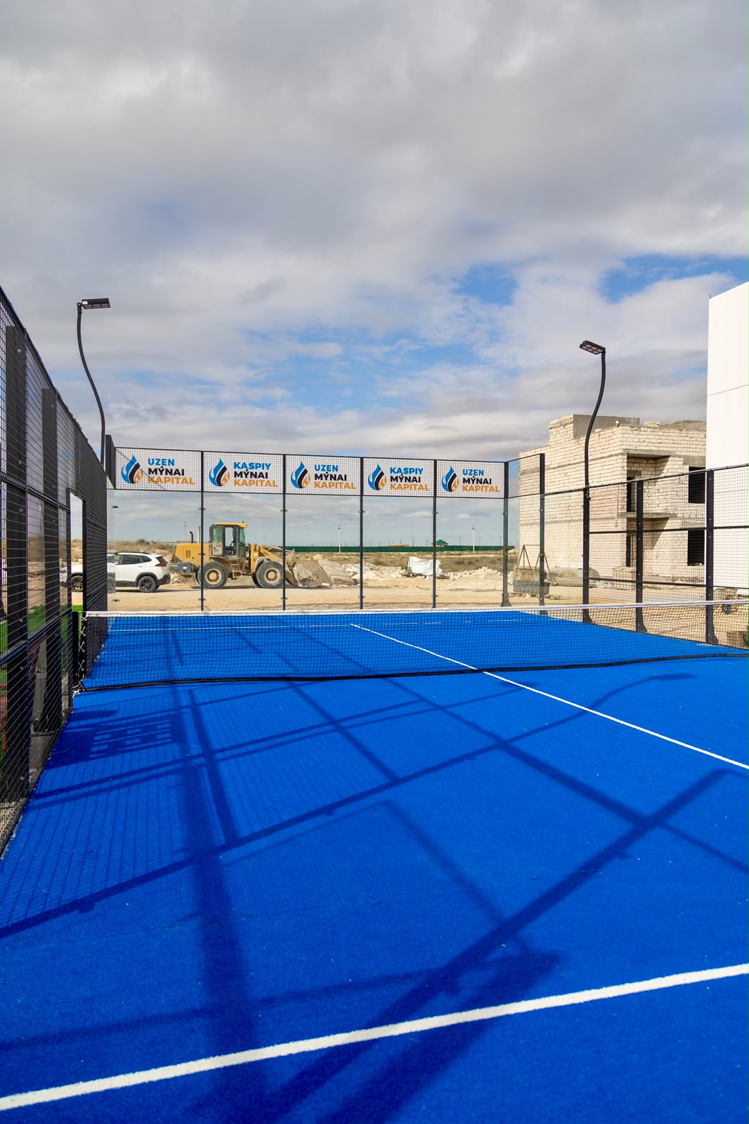 Готовый синий падел-корт Padel Energy в Актау